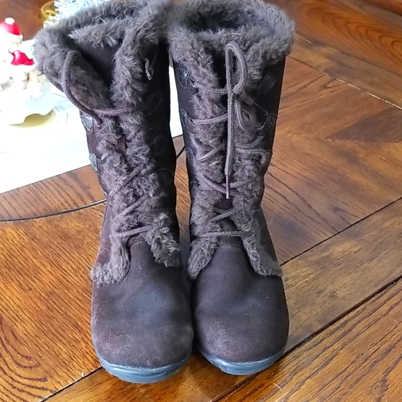 white fur lined boots